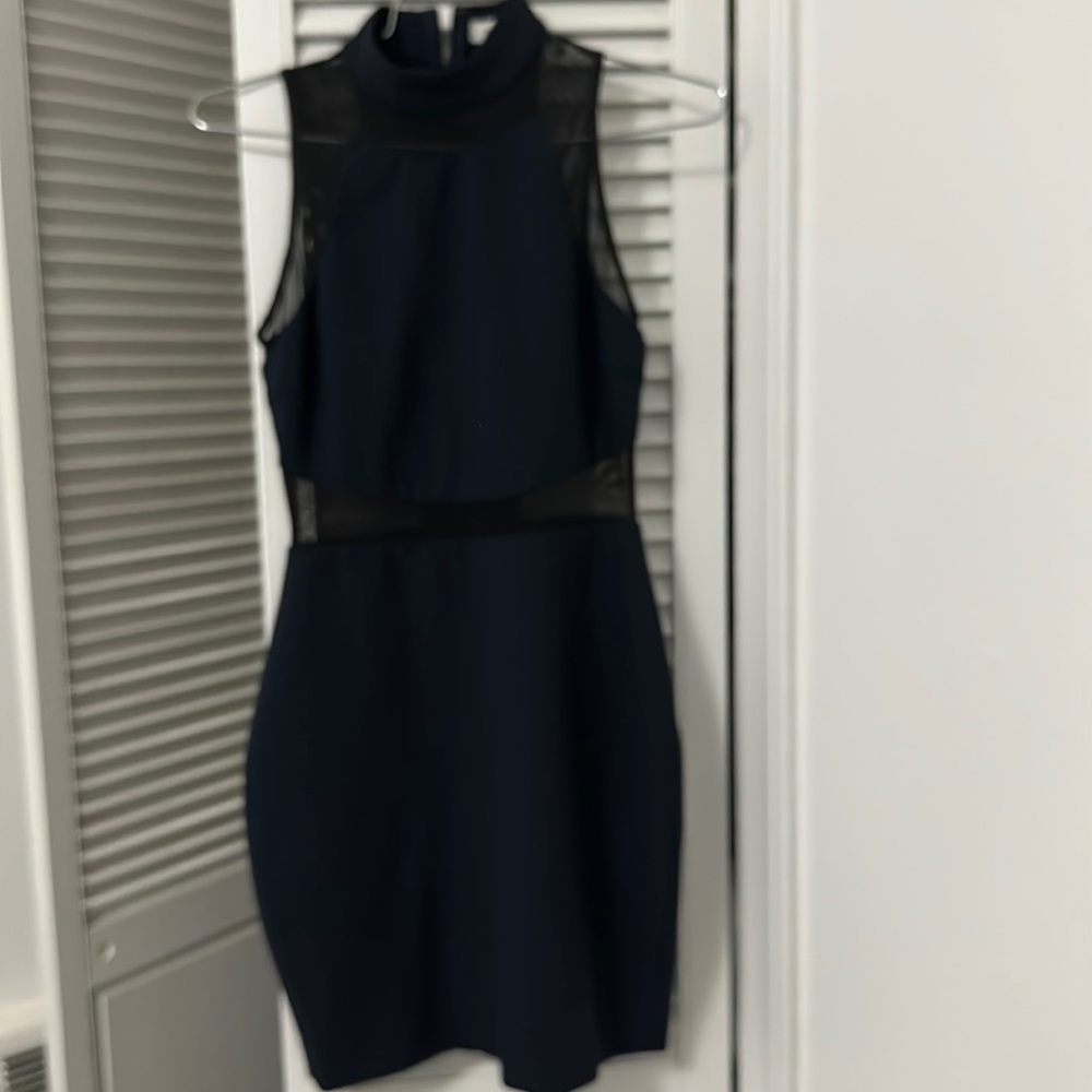 Size 2 beautiful navy blue dress with a black skin shade good condition